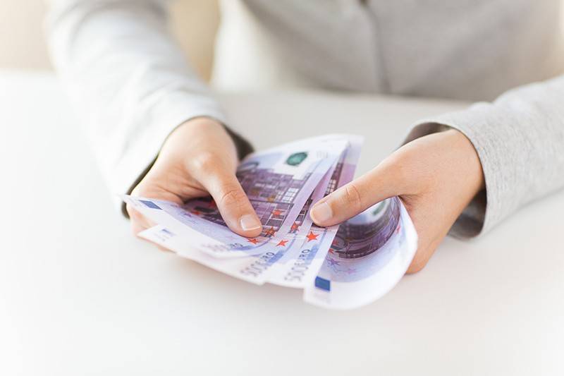 Жена влиятельного политика сбежала, прихватив 35 миллионов евро - tvc.ru - Англия - Германия - Берлин - Эмираты