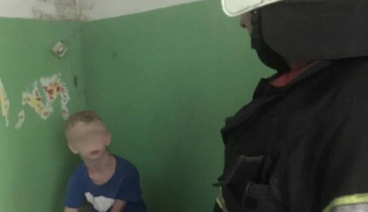 В Брянске спасатели сняли мальчика с крыши пятиэтажного дома - bragazeta.ru - Брянск - р-н Советский
