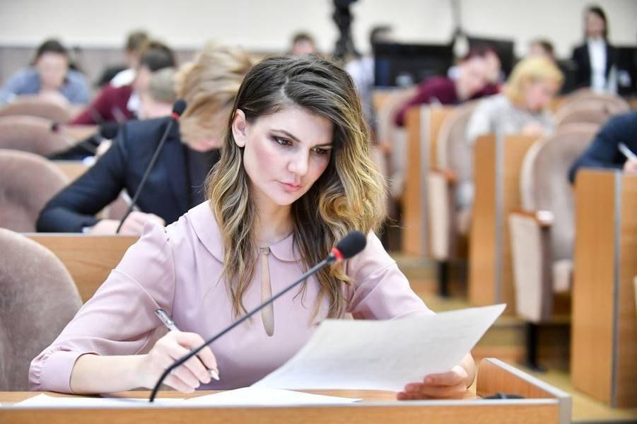 ЕГЭ по русскому языку сдадут около 674 тысяч человек - m24.ru - Россия