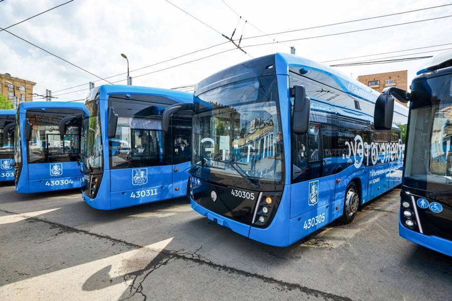 Электробусы вышли на два новых маршрута в центре Москвы - m24.ru - Москва