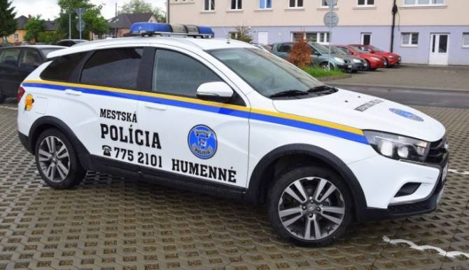 Lada Vesta - LADA Vesta поступила на службу в полицию Словакии - autostat.ru - Словакия