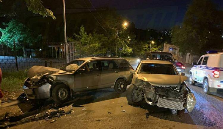 Mark Ii II (Ii) - Пьяный водитель седана разбил чужое авто во Владивостоке - 7info.ru - Владивосток