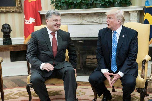 Дональд Трамп - Елисеев: Порошенко рассказывал Трампу пошлые анекдоты и дарил уголь - novorosinform.org - США - Украина - Париж