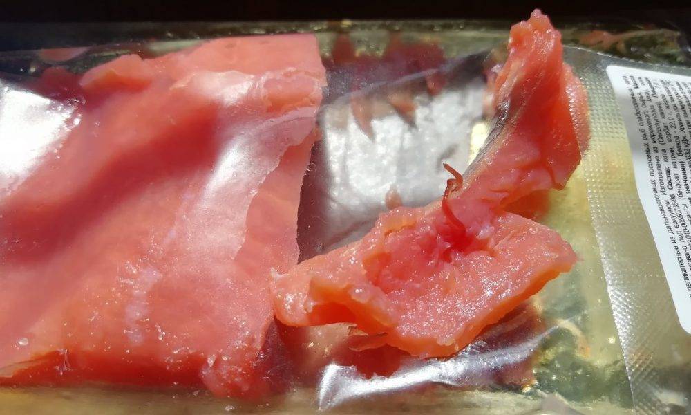 Жительница Брянска купила червивую рыбу в гипермаркете - 7info.ru