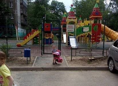 Мэрия: детскую площадку в Дашково-Песочне огородили по закону - ya62.ru - Рязань