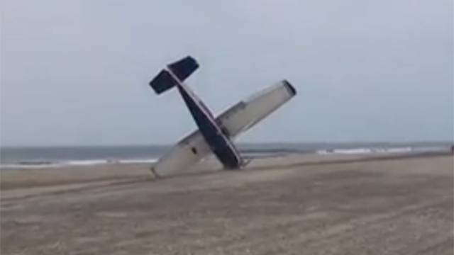 Видео: экстренная посадка самолета обернулась аварией в США - ren.tv - США - шт.Нью-Джерси