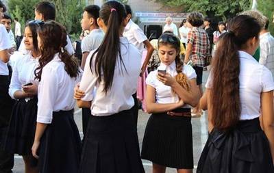 Саида Мирзиеева - Узбекских школьниц обязали прикрыть коленки | Вести.UZ - vesti.uz - Узбекистан
