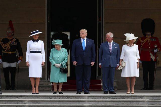 Дональд Трамп - Елизавета II - принц Чарльз - Меланья Трамп - Елизавета II приняла Трампа и его супругу Меланью в Букингемском дворце - aif.ru - США - Англия