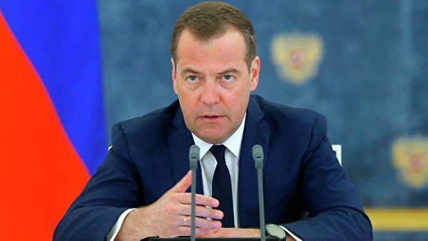 Дмитрий Медведев - Юрий Чиханчин - Медведев отметил необходимость создания единой базы данных всех ведомств - 365news.biz - Россия
