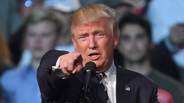 Дональд Трамп - Тереза Мэй - Трамп назвал мэра Лондона законченным неудачником в самолете по пути в Британию - ren.tv - США - Англия - Лондон - Нью-Йорк