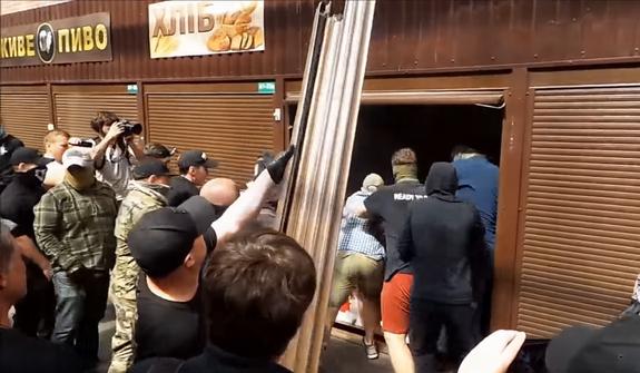 Из европейского на Украине назвали только цены на хлеб - argumenti.ru - Россия - Украина - Киев
