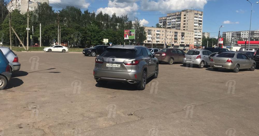 Смоленский автохам на “Lexus” возмутил горожан - readovka.ru