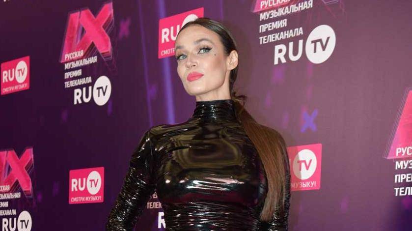 Алена Водонаева - «Секс-бомба»: Водонаева разделась на улице - utro.ru - Санкт-Петербург