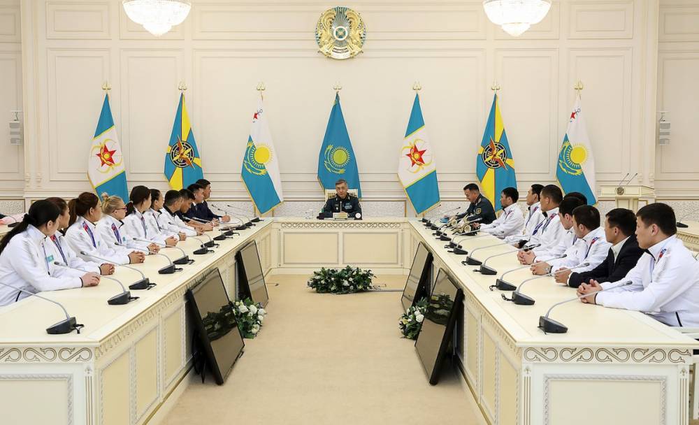 Нурлан Ермекбаев - Министр обороны поздравил казахстанских спортсменов - nur.kz - Нур-Султане
