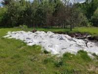Метаморфоза свалки: 2.5 тонны селитры в Калязинском районе так и не убрали, а весь порошок из мешков высыпался - tvernews.ru - район Калязинский
