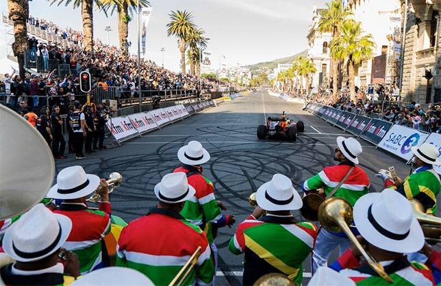 Дэвид Култхард - Гоночное шоу Red Bull в ЮАР собрало 50 тысяч зрителей - f1news.ru - Кейптаун