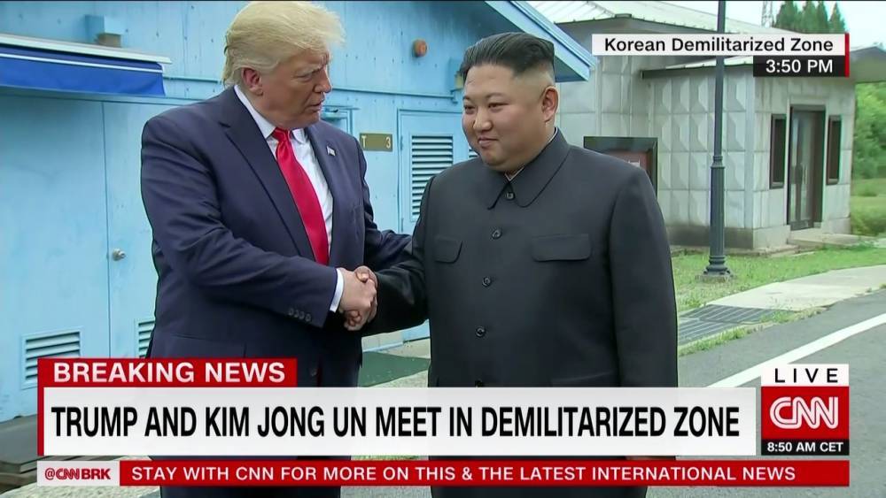 Дональд Трамп - Ким Ченын - Мун Чжэин - Трамп и Ким Чен Ын встретились (фото) - ghall.com.ua - Южная Корея - США - Вашингтон - КНДР - Пхеньян - Сингапур - Ханой