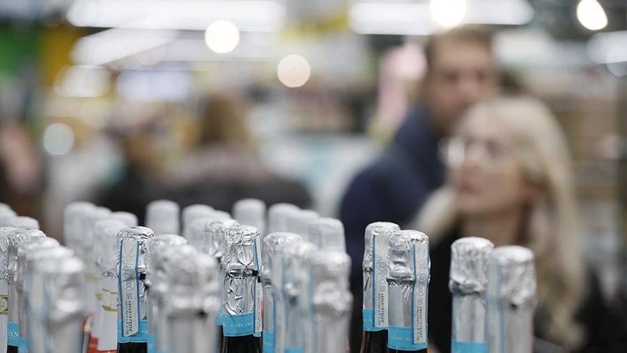 Руслан Болотов - Продажу алкоголя запретили в пострадавшем от паводка Тулуне - iz.ru - Иркутская обл. - Тулун