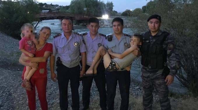 Ушел за хлебом: 11-летний мальчик едва не утонул в реке в Талдыкоргане - nur.kz - Алматинская обл. - Талдыкорган