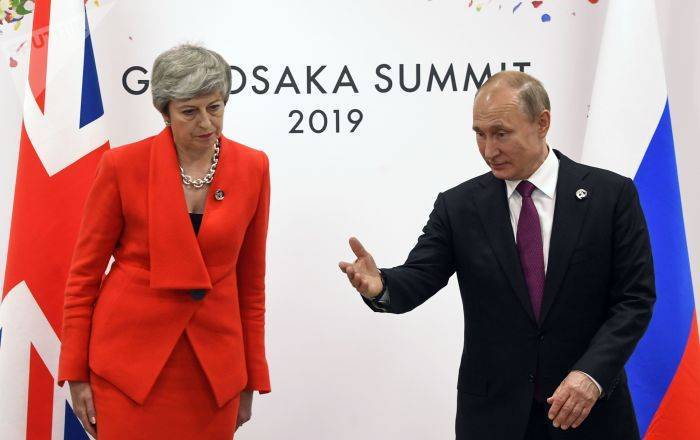 Владимир Путин - Дмитрий Песков - Тереза Мэй - Юлий Скрипаль - Сергей Скрипаль - Объяснил доходчиво: Песков сообщил о жестком разговоре Путина с Мэй по делу Скрипалей - ru.armeniasputnik.am - Москва - Россия - Англия - Лондон
