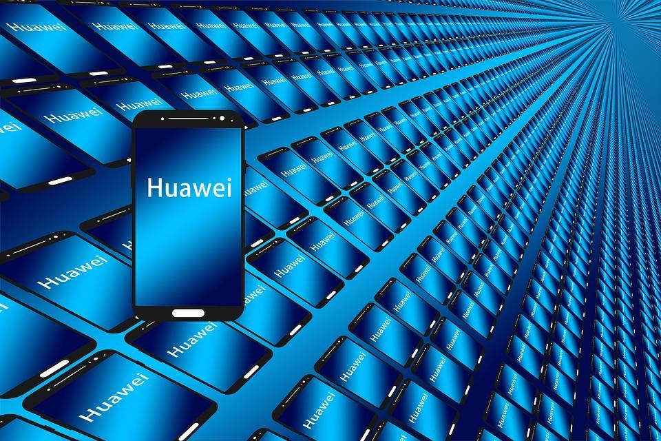 Максим Акимов - Глава Huawei хочет перенести производство в Россию подальше от США - pravda-tv.ru - Россия - США