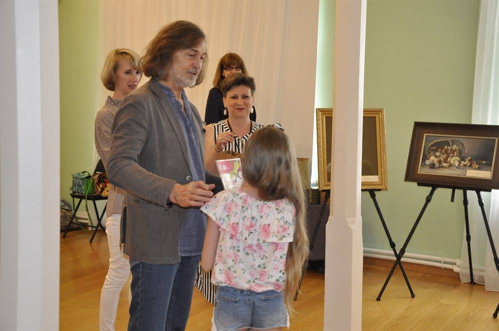 Никас Сафронов - Иван Яковлев - Впечатлили мастера. Никас Сафронов наградил юных художников Ульяновска - ulpravda.ru - Россия