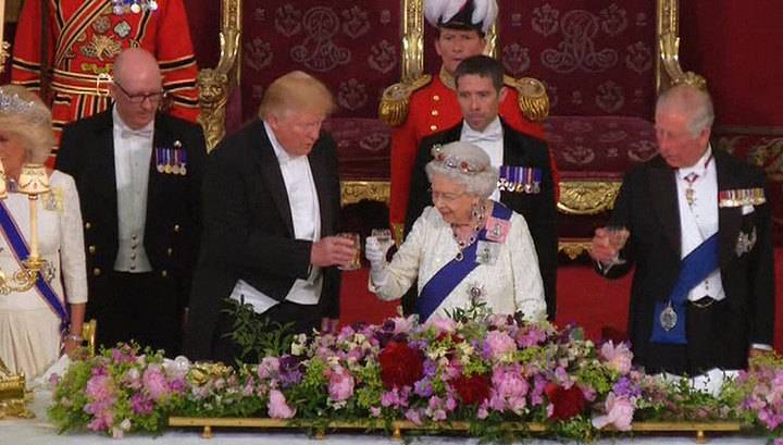 Дональд Трамп - Елизавета II - Тереза Мэй - Джереми Корбин - Сегодня президент США Дональд Трамп проведет переговоры с премьером Великобритании Терезой Мэй - vesti.ru - Россия - США - Англия