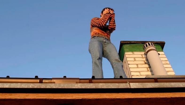 15-летнего подростка сняли с крыши в Петрозаводске - 365news.biz - Карелия - Петрозаводск