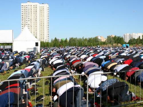 Ураза-байрам в Москве: мусульмане требуют новых мечетей - vestirossii.com - Москва - Узбекистан - Таджикистан