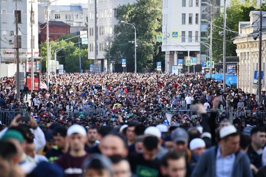 Более 270 тысяч мусульман отпраздновали Ураза-байрам в Москве - m24.ru - Москва