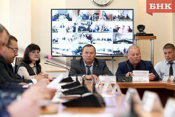 Виктор Бобыря - Зафрахтованы самолеты, включены видеокамеры и сделан мультик: в Коми заявили о готовности к сезону лесных пожаров - bnkomi.ru - респ. Коми