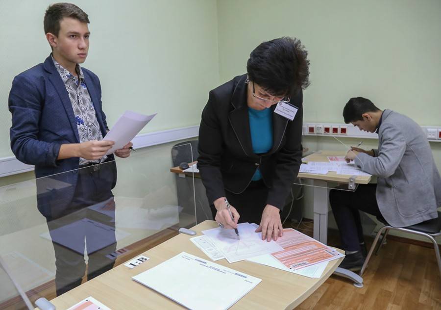 Рособрнадзор опроверг информацию о получении наблюдателями премий на ЕГЭ - m24.ru - Москва - Россия