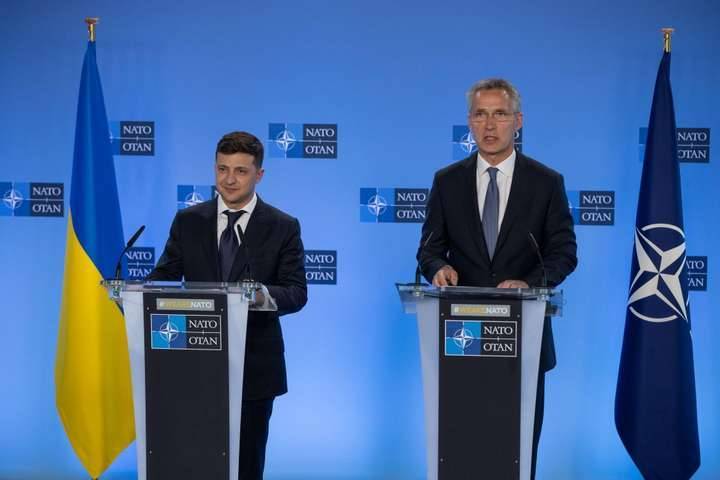 Владимир Зеленский - Владимир Путин - Йенс Столтенберг - Генсек НАТО обсудил с Зеленским выдачу российских паспортов жителям Донбасса - news-front.info - Россия - Украина - Донбасс