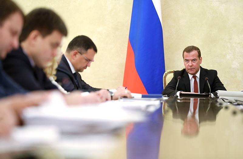 Дмитрий Медведев - Медведев потребовал связать регионы единой транспортной сетью - tvc.ru - Россия
