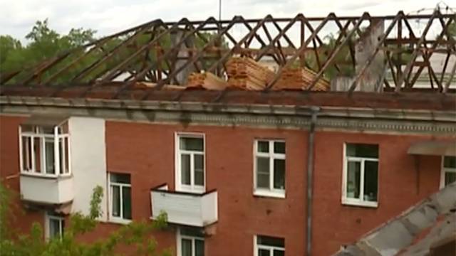 Многоэтажка в Иркутске осталась без крыши после капремонта - ren.tv - Иркутск