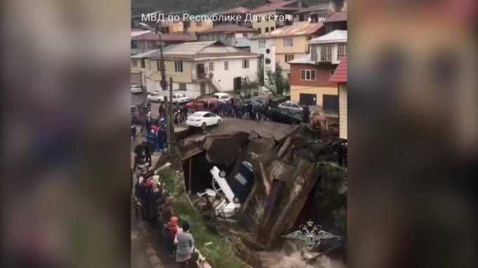 Видео: в Дагестане рухнул мост с машинами - piter.tv - Бразилия - респ. Дагестан - район Цунтинский - Дагестан