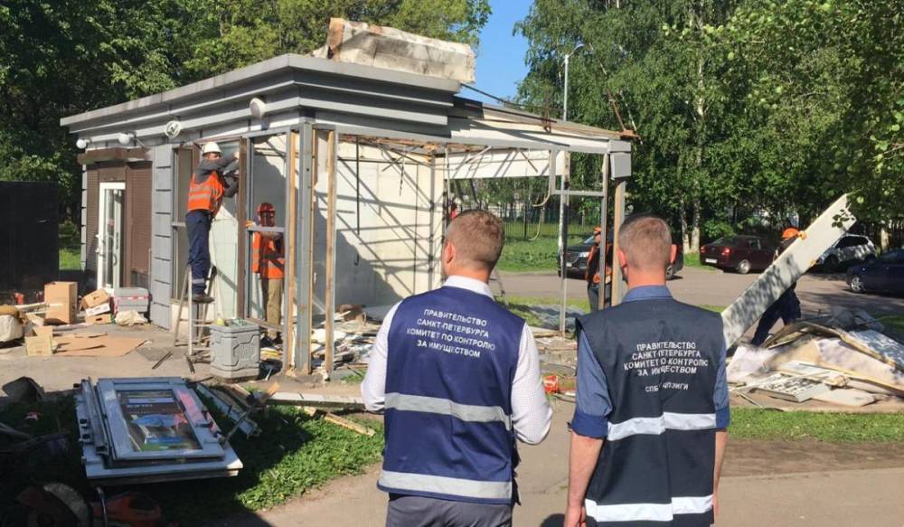 В Приморском районе демонтировали два незаконных павильона - gorod-plus.tv