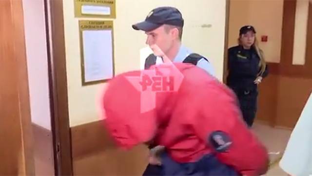 Никита Белянкин - Видео: подозреваемого в убийстве спецназовца под Москвой доставили в суд - ren.tv - Россия - Московская обл.