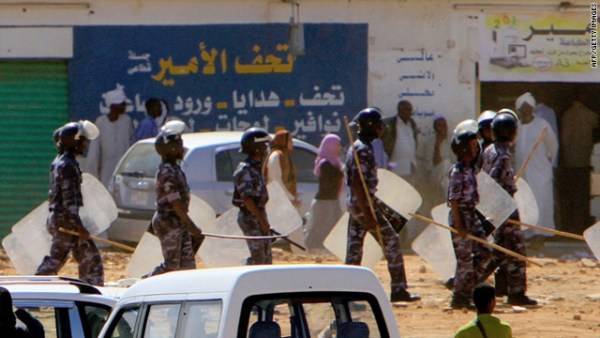 Абдель Фаттахом - Число жертв столкновений в Судане растёт с каждый часом: уже сто человек - eadaily.com - Судан