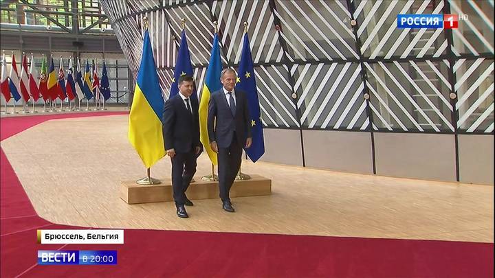 Владимир Зеленский - Дональд Туск - Зеленский "открестился" от Коломойского ради 500 миллионов евро - vesti.ru - Украина - Брюссель