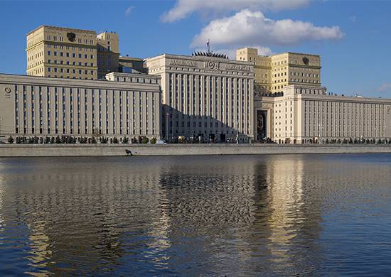 Трое бывших военнослужащих требуют от Минобороны шесть млн рублей за танковый обстрел, под которой они попали - theins.ru - Ленинградская обл.