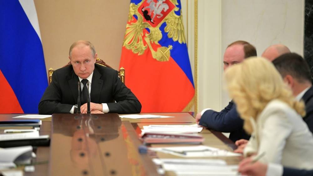 Владимир Путин - Сергей Морозов - Марат Баширов - Экстраординарная рокировка: Политолог привел несколько версий отставки астраханского губернатора Морозова - tsargrad.tv - Россия - Астраханская обл.