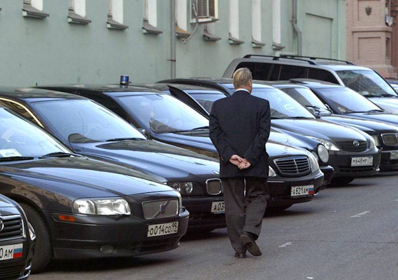 Александр Осипов - Чиновников Забайкальского края лишили служебных автомобилей - bloknot.ru - Забайкальский край - Забайкалье