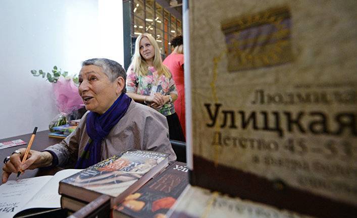 Людмила Улицкая - Россия-матушка: «В то время, как во всем мире меняется распределение ролей, в России все остается по-прежнему» (Der Standard, Австрия) - inosmi.ru