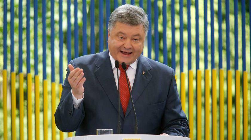 Петр Порошенко - Националисты бунтуют под стенами резиденции Порошенко - utro.ru - Россия - Украина - Киев