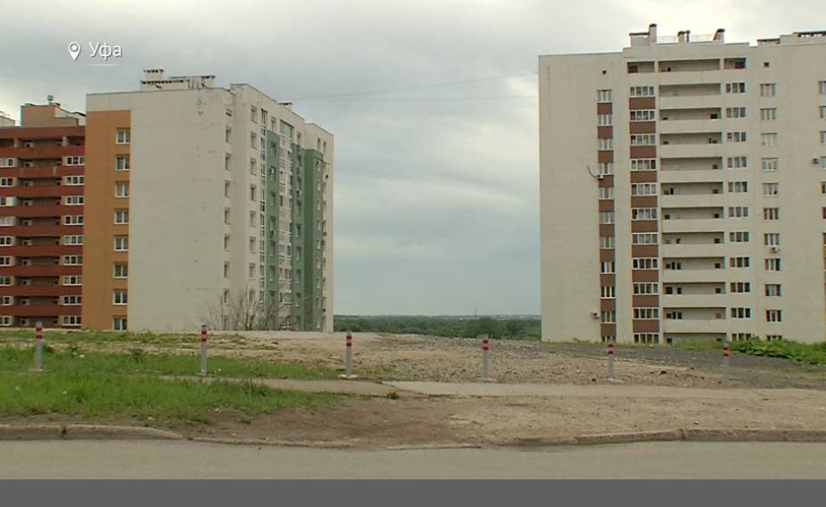 В Уфе благодаря системе «Инцидент» территорию возле жилого дома огородили от машин - bash.news - Уфа - р-н Кировский