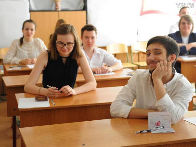 Более 88 тысяч девятиклассников написали ОГЭ по математике - vm.ru - Москва - Москва