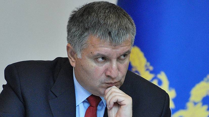 Арсен Аваков - Непотопляемый министр: Зеленский рассмотрит петицию об отставке главы МВД Авакова - russian.rt.com - Украина