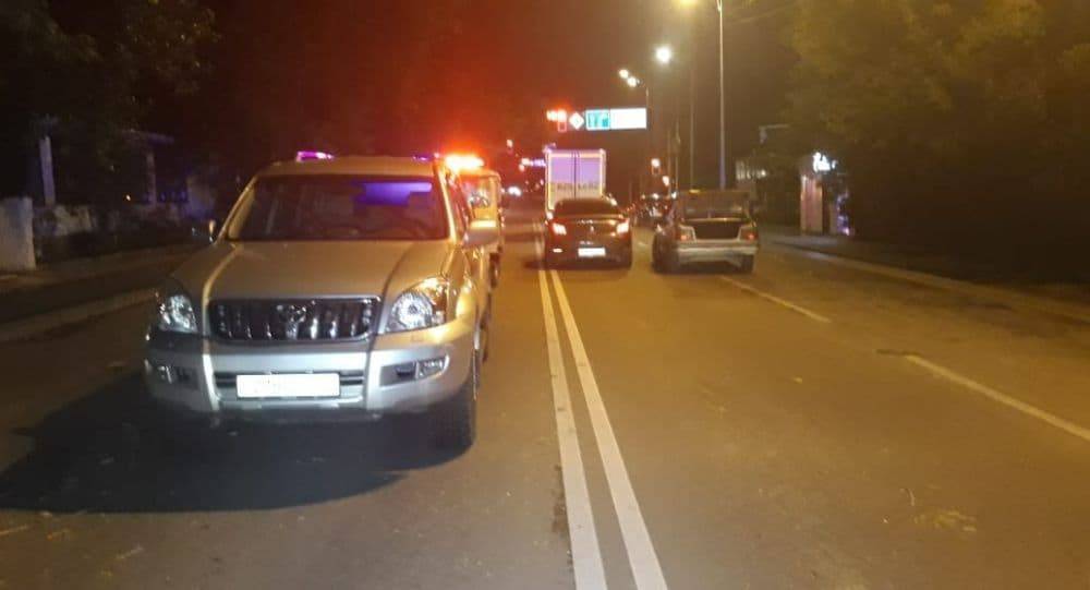 Сбили и переехали: женщина попала под две машины в Алматы (фото) - nur.kz - Казахстан - Алма-Ата