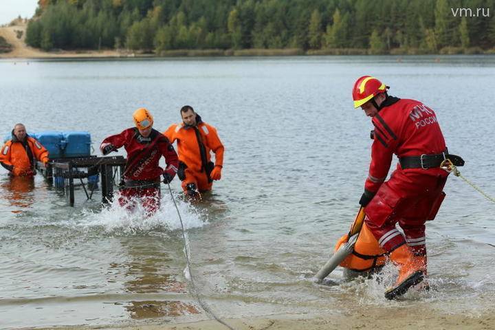Спасатели разъяснили необходимость жилета опытным пловцам - vm.ru - Россия